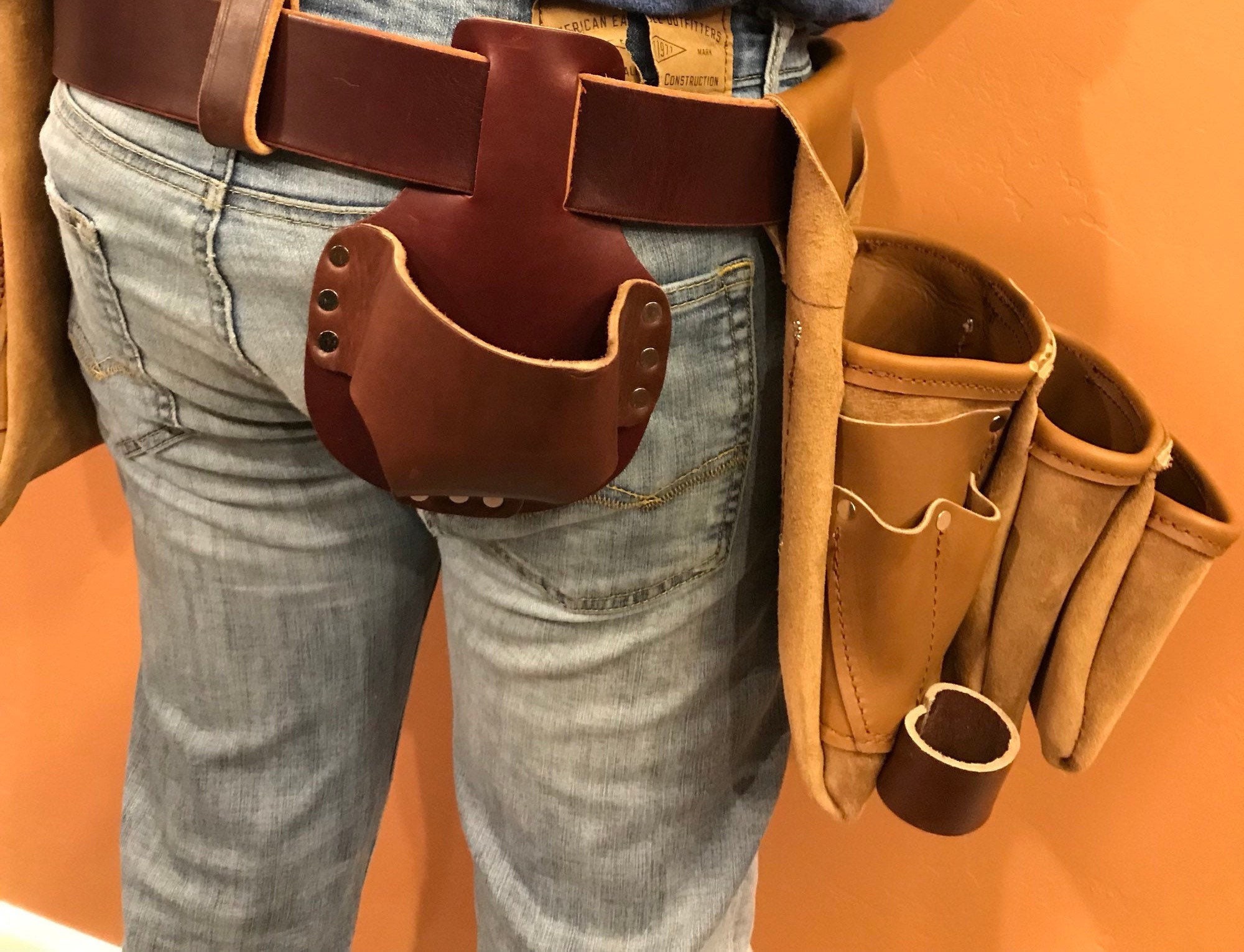 An application scenario or product detail of custom leather tool belt - Image 19