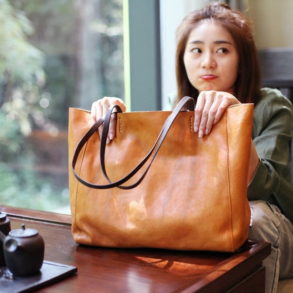 An application scenario or product detail of custom leather tote - Image 21