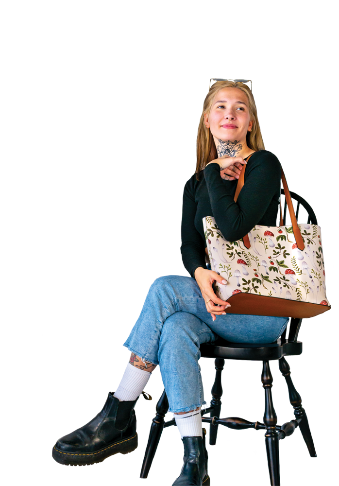 An application scenario or product detail of custom leather tote bags - Image 8