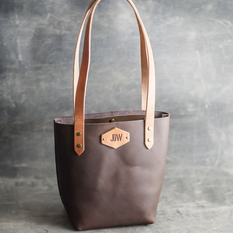 An application scenario or product detail of custom leather tote bags - Image 10