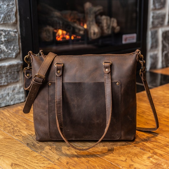 An application scenario or product detail of custom leather tote bags - Image 11