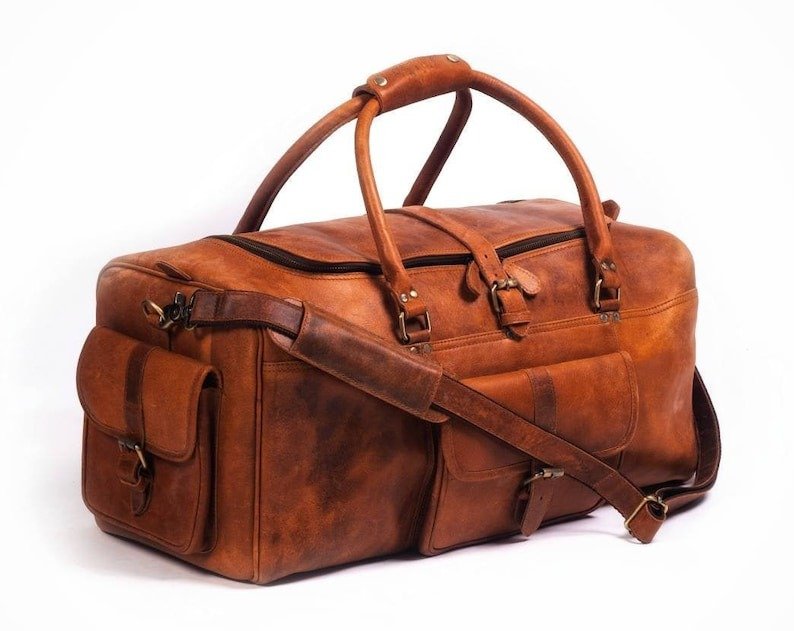An application scenario or product detail of custom leather travel bags - Image 21