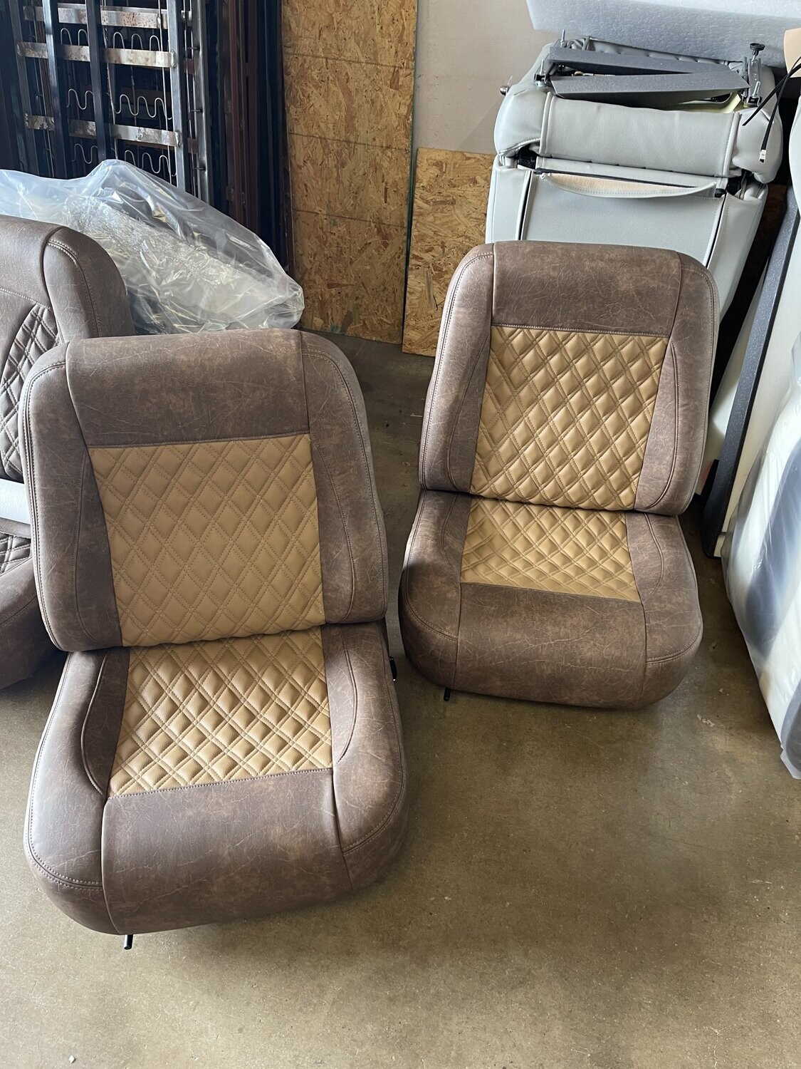 An application scenario or product detail of custom leather truck seats - Image 20