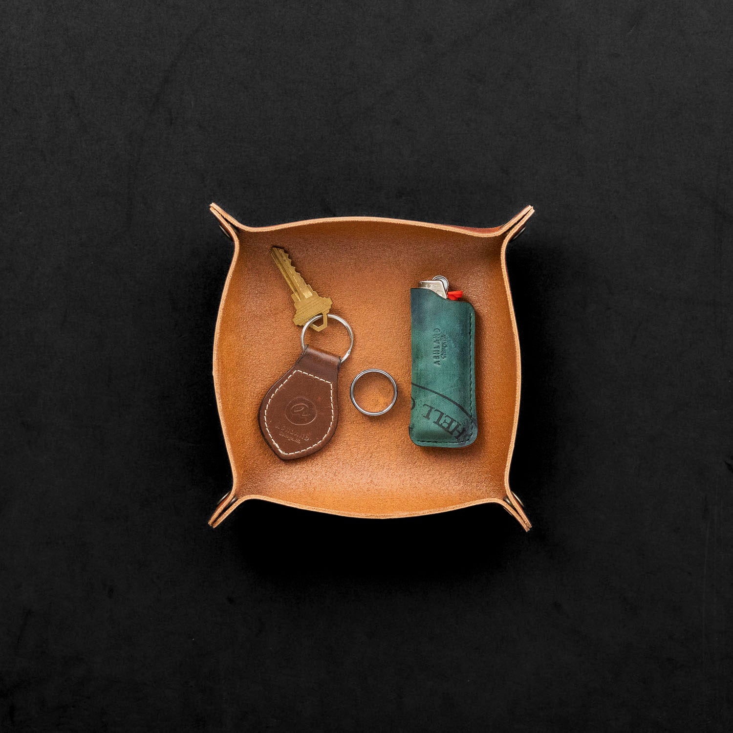 An application scenario or product detail of custom leather valet tray - Image 2