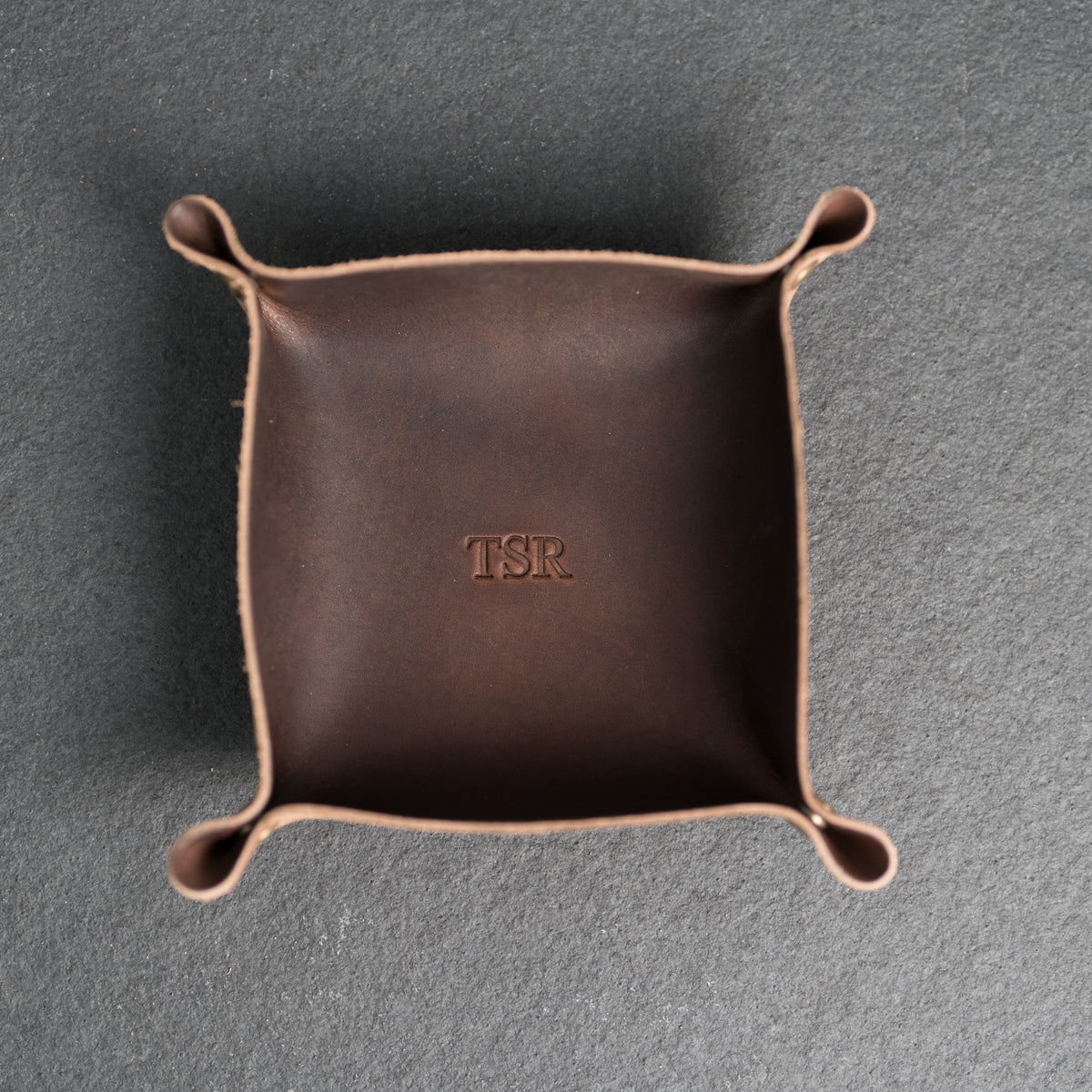 An application scenario or product detail of custom leather valet tray - Image 9
