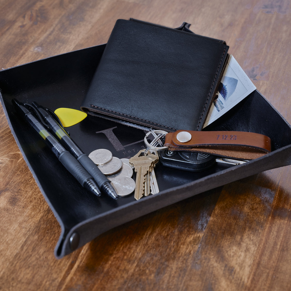An application scenario or product detail of custom leather valet tray - Image 11