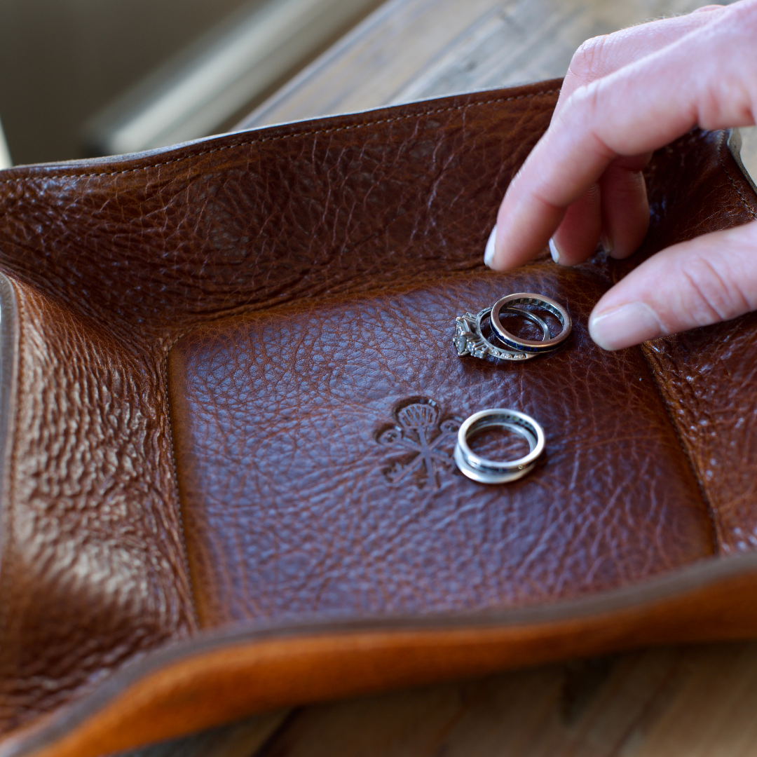 An application scenario or product detail of custom leather valet tray - Image 18