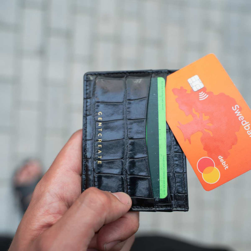 An application scenario or product detail of custom leather wallets - Image 2