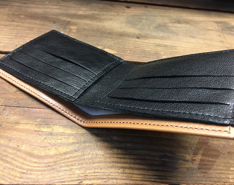 An application scenario or product detail of custom leather wallets - Image 8