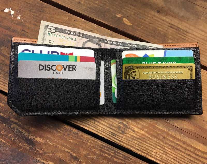 An application scenario or product detail of custom leather wallets - Image 18