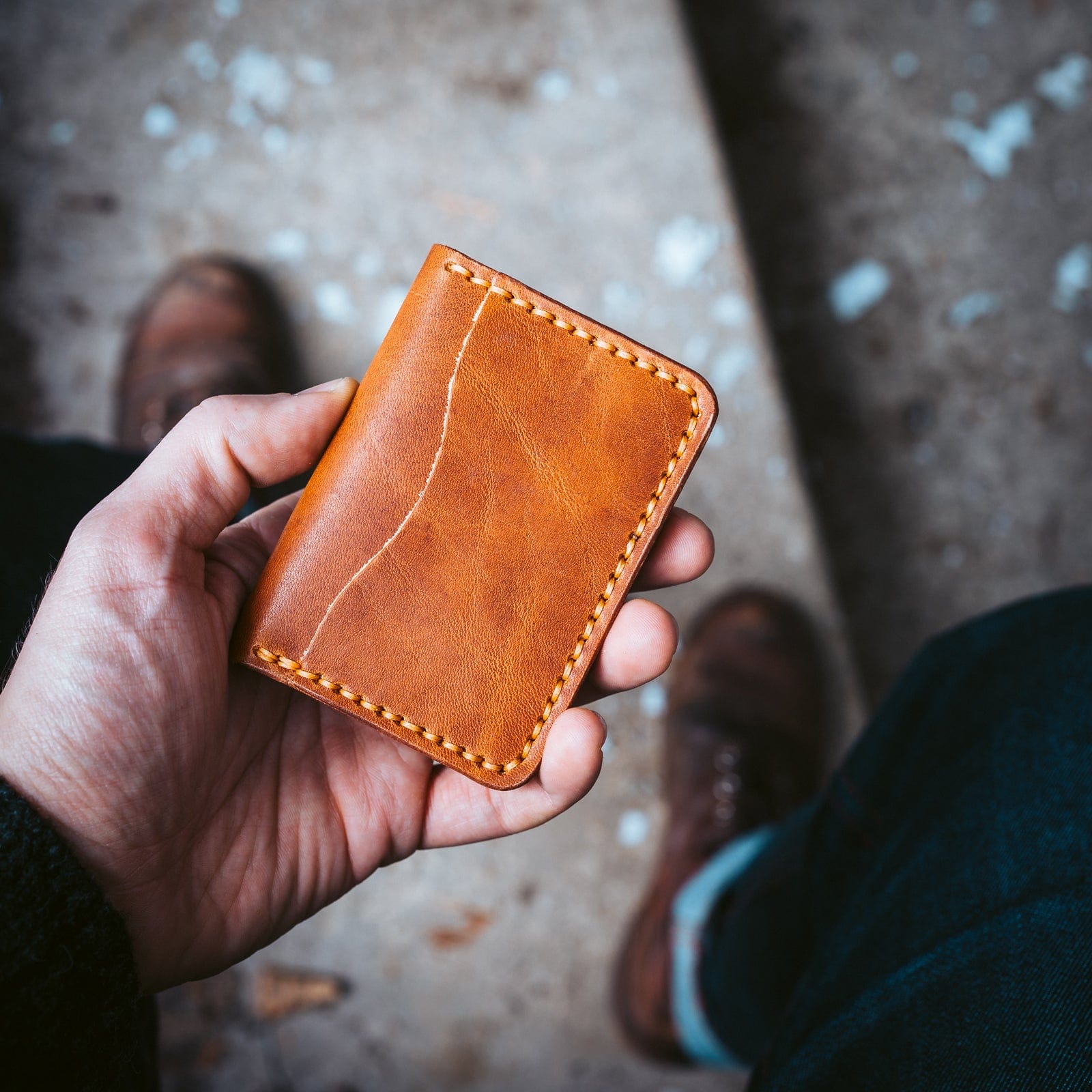 An application scenario or product detail of custom leather wallets - Image 23