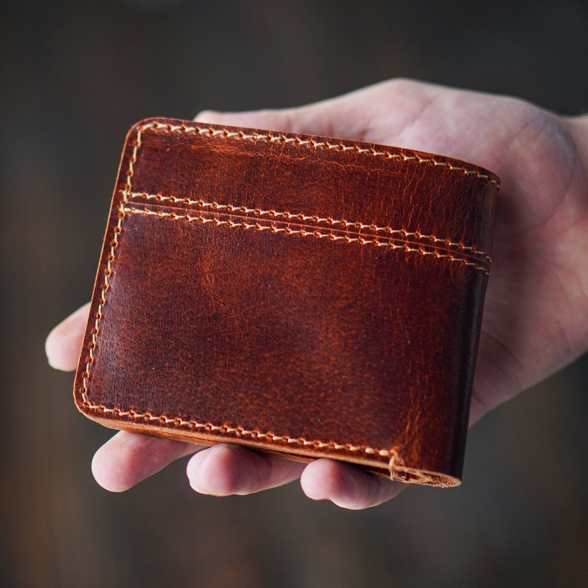 An application scenario or product detail of custom leather wallets for men - Image 10