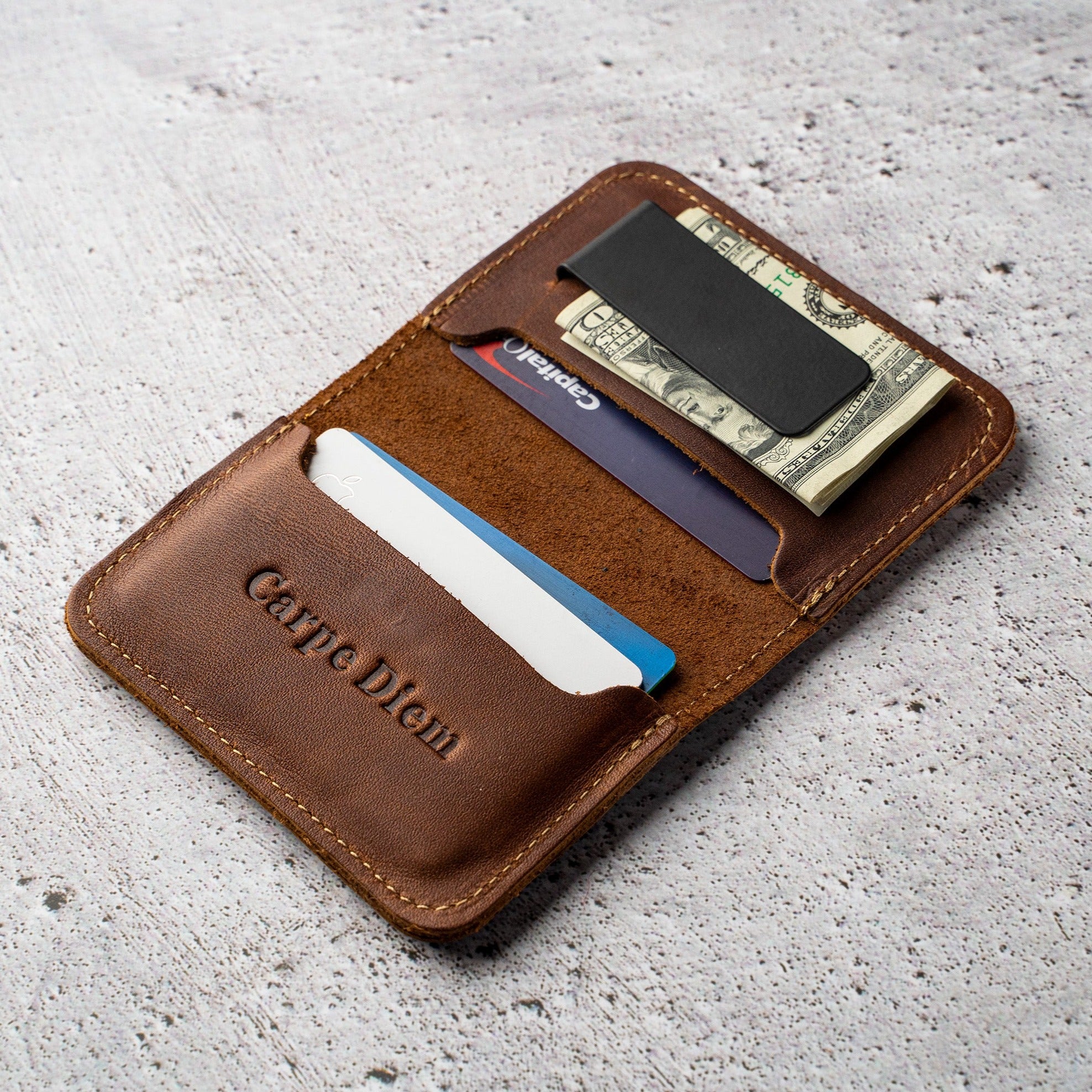 An application scenario or product detail of custom leather wallets for men - Image 15
