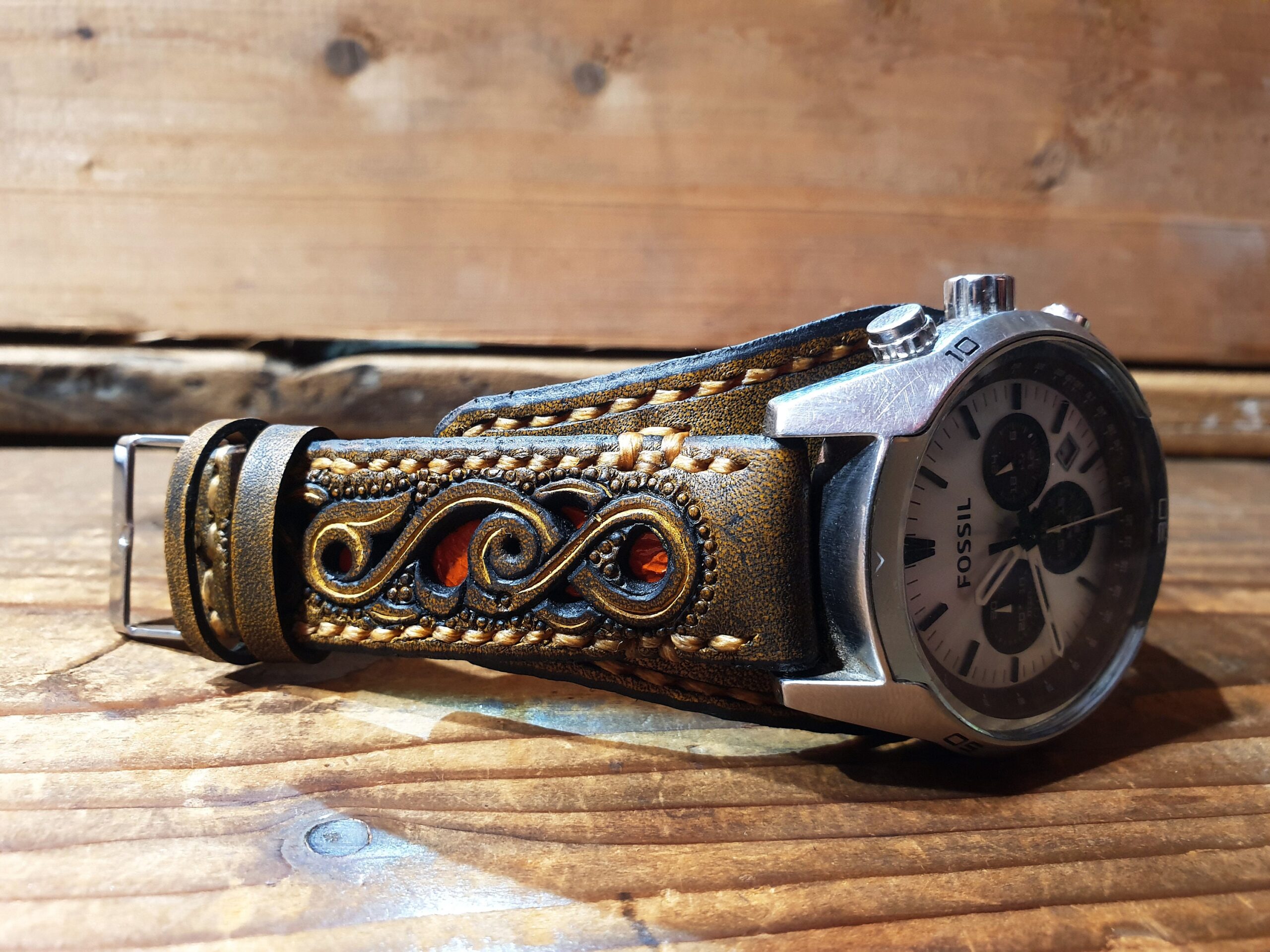 An application scenario or product detail of custom leather watch bands - Image 12