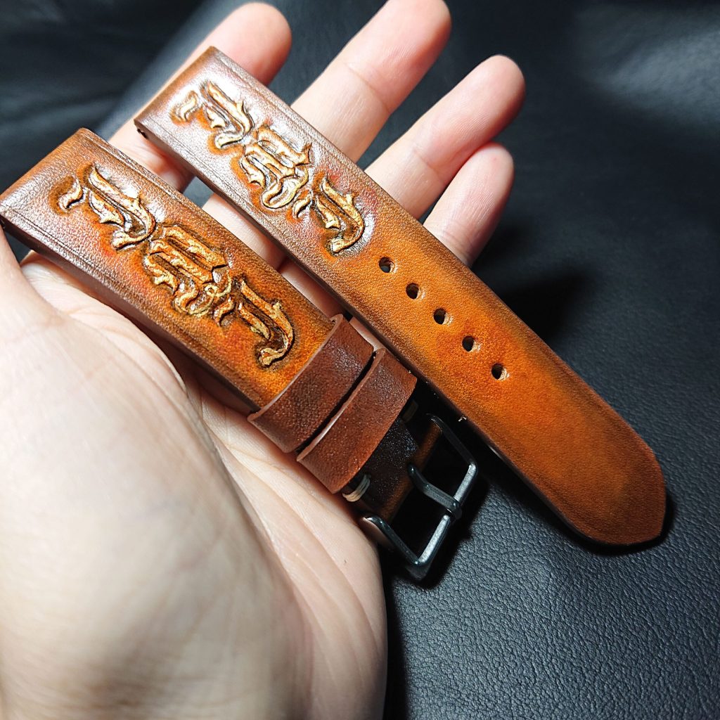 An application scenario or product detail of custom leather watch bands - Image 14