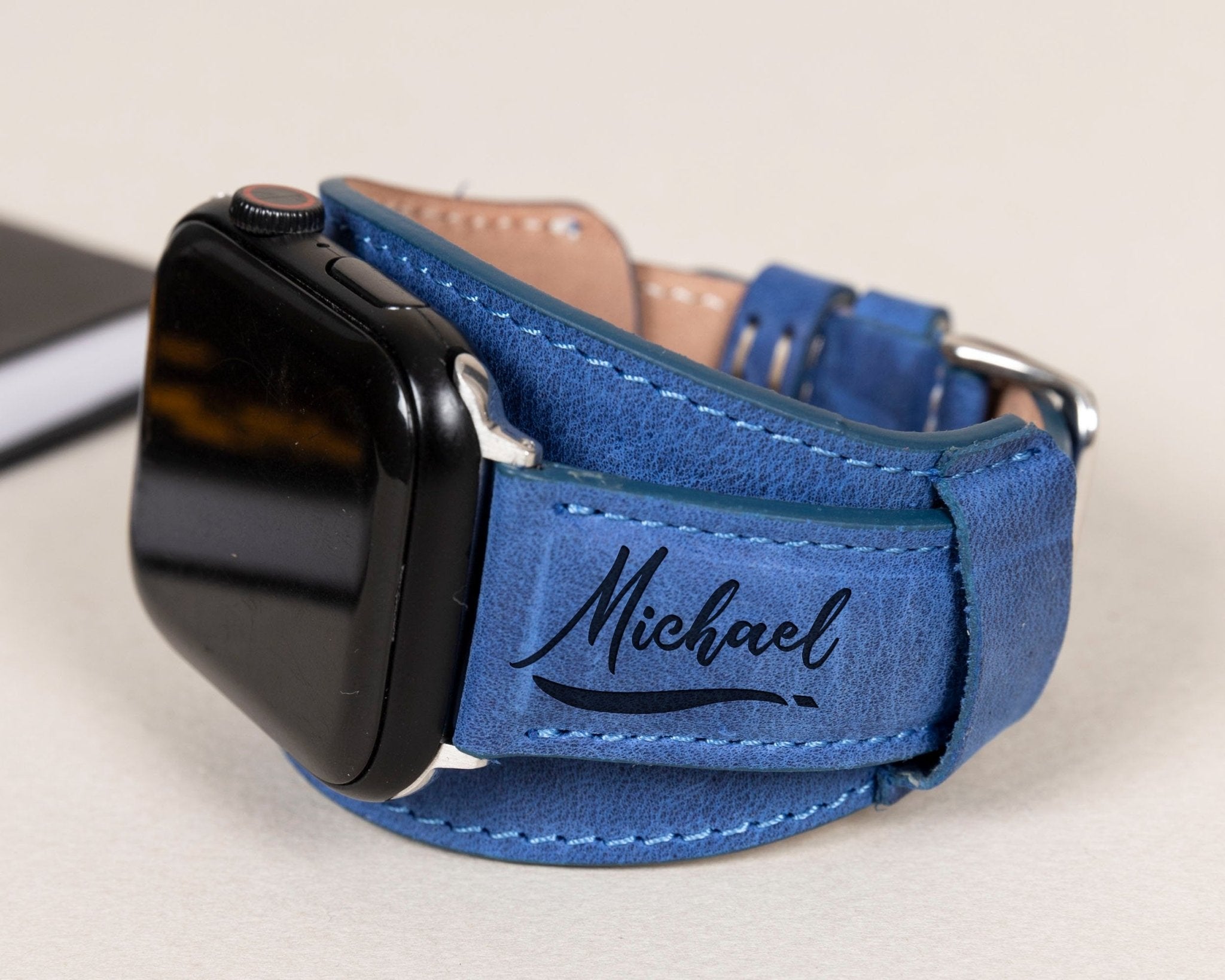 An application scenario or product detail of custom leather watch bands - Image 20