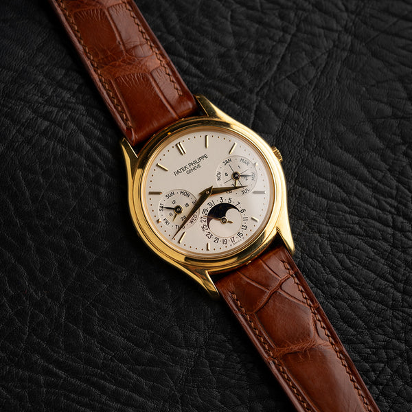An application scenario or product detail of custom leather watch straps - Image 16