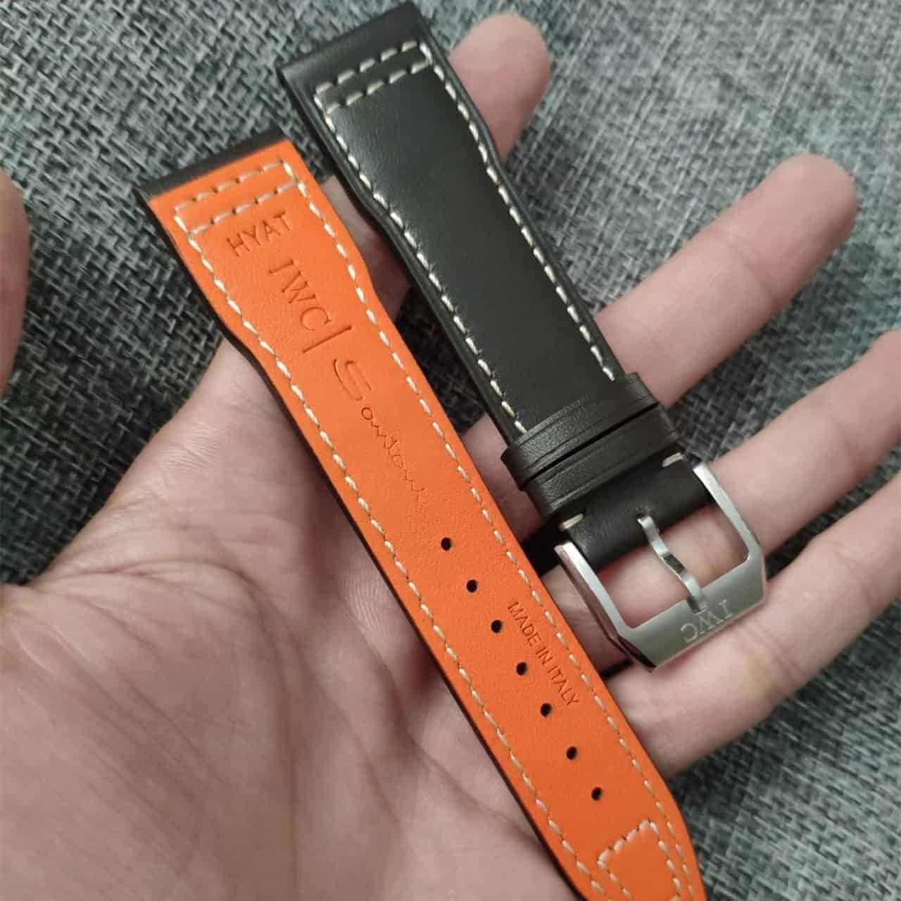 An application scenario or product detail of custom leather watch straps - Image 19