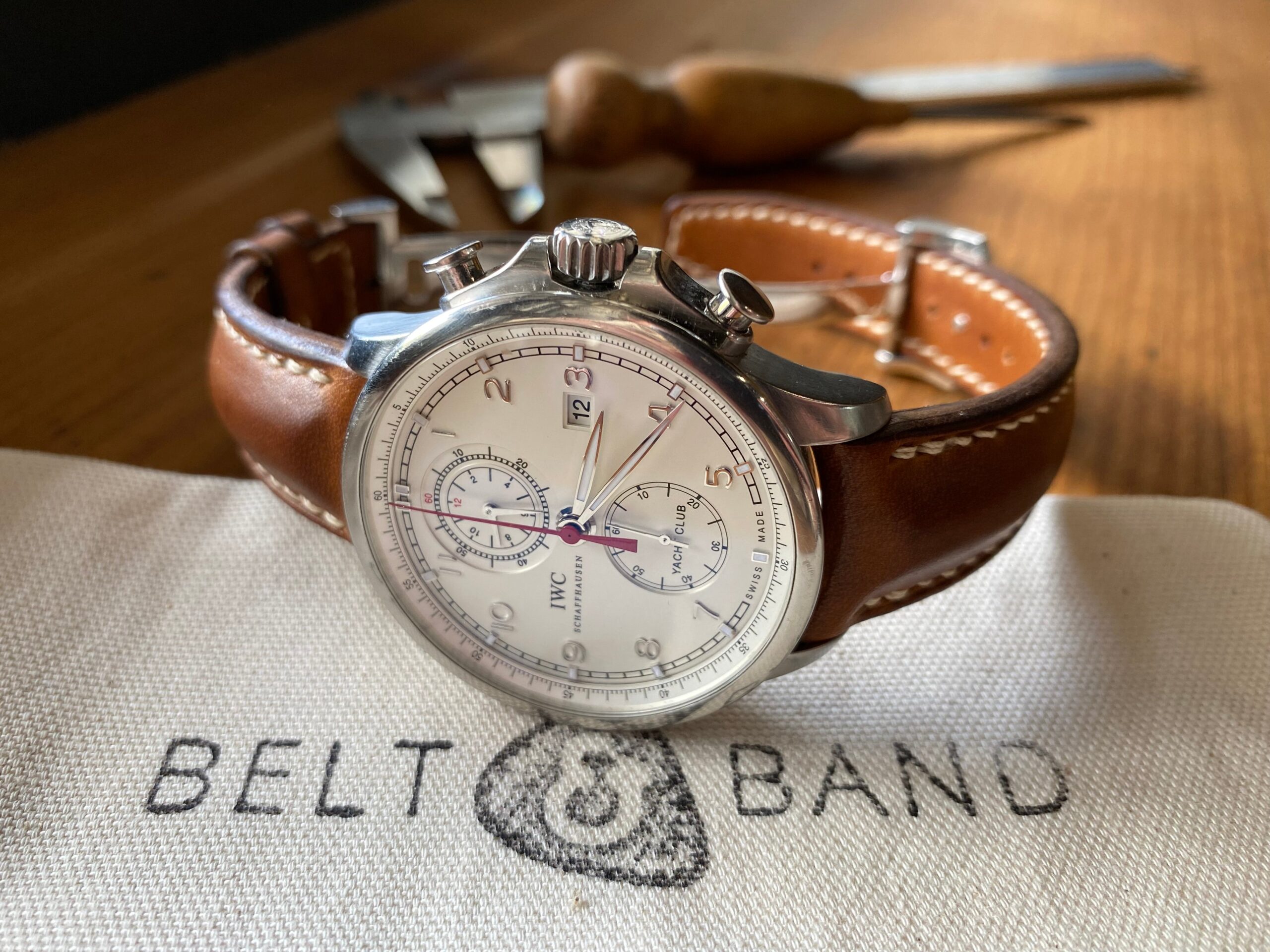 An application scenario or product detail of custom leather watch straps - Image 23
