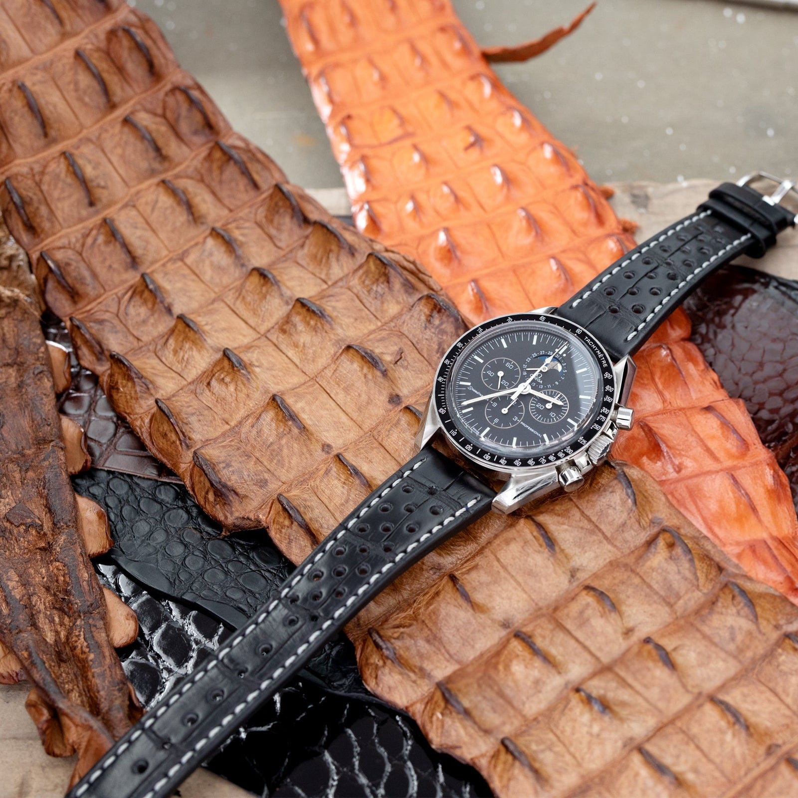 An application scenario or product detail of custom leather watch straps - Image 24