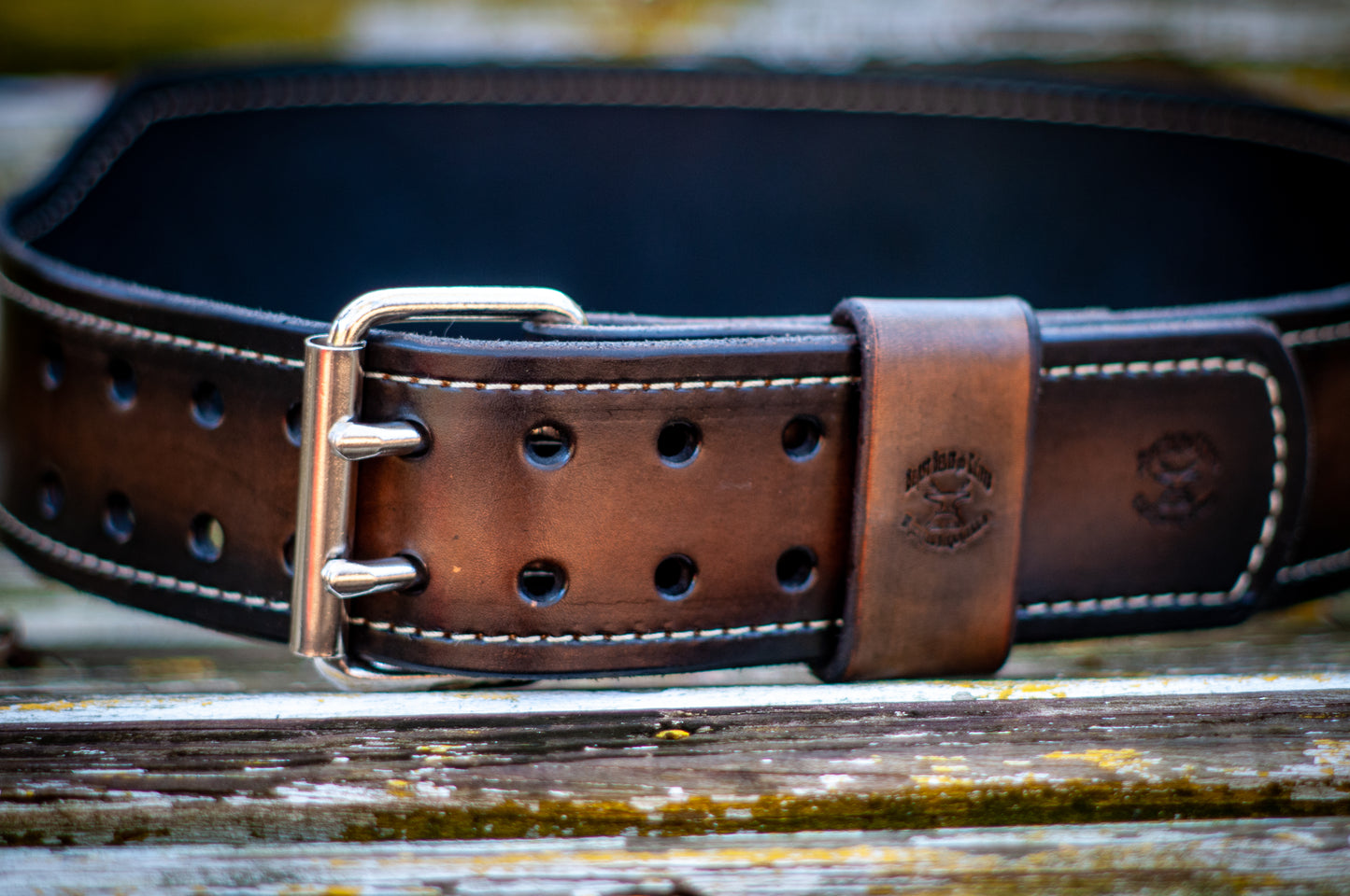 An application scenario or product detail of custom leather weightlifting belt - Image 15