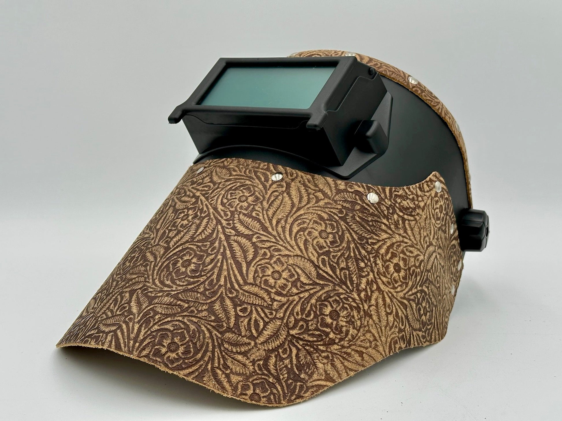 An application scenario or product detail of custom leather welding hoods - Image 17