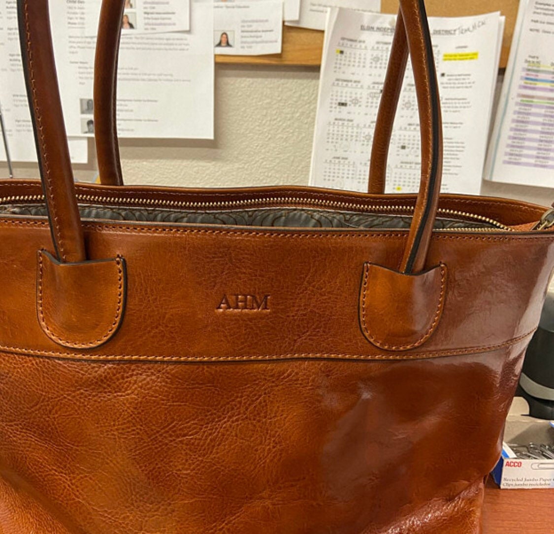 An application scenario or product detail of custom made leather bags - Image 21