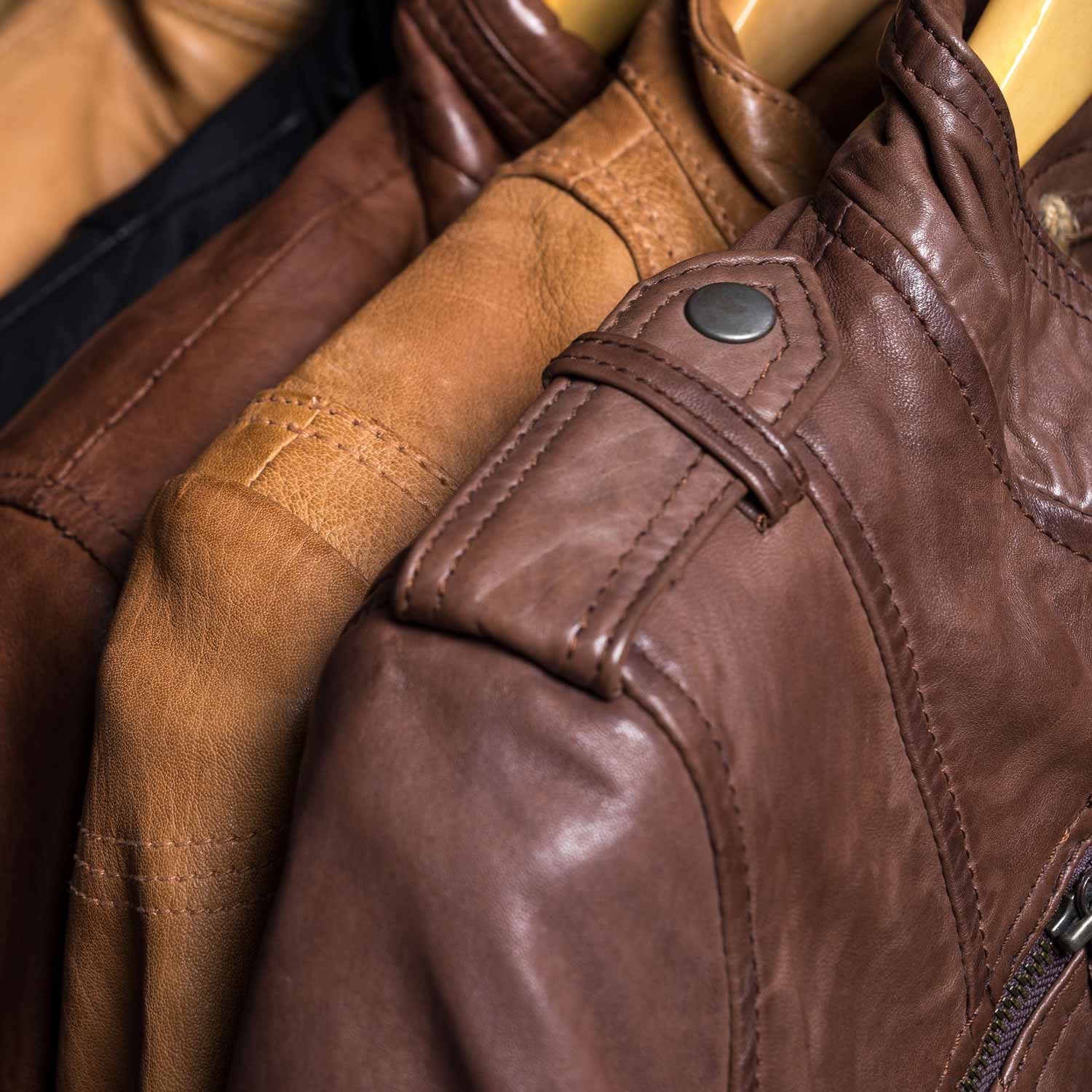 An application scenario or product detail of custom made leather coats - Image 14