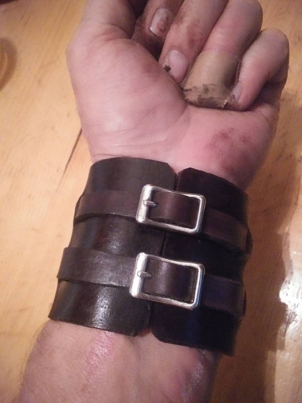 An application scenario or product detail of custom made leather wristbands - Image 12