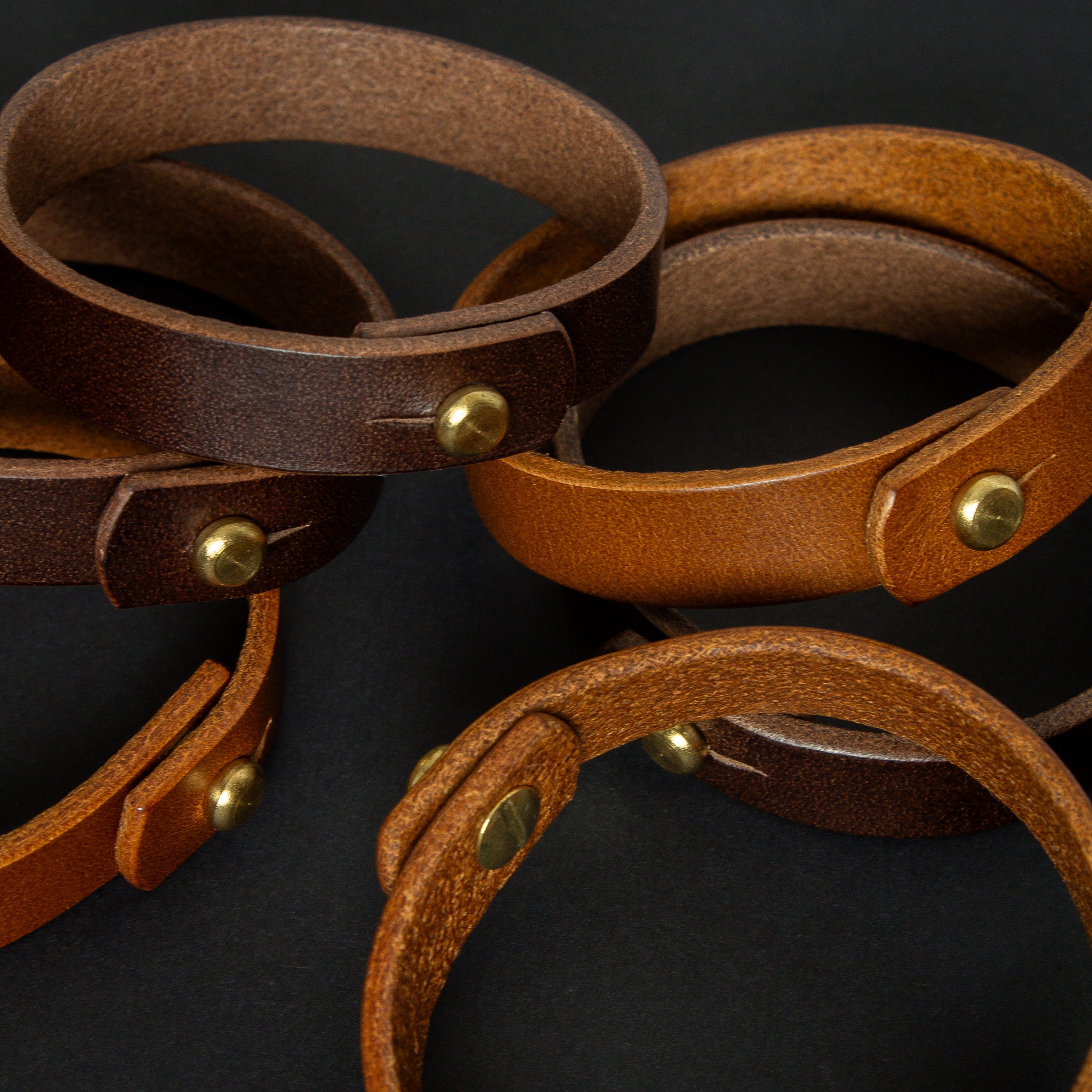 An application scenario or product detail of custom made leather wristbands - Image 17