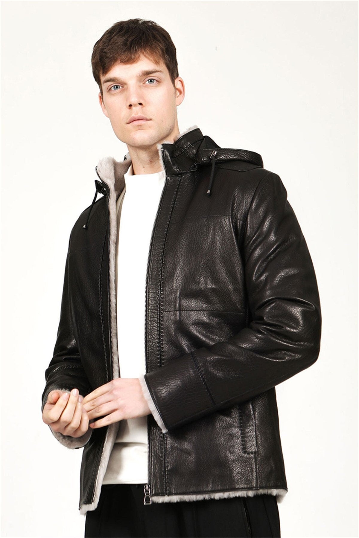 An application scenario or product detail of custom mens leather coats - Image 17