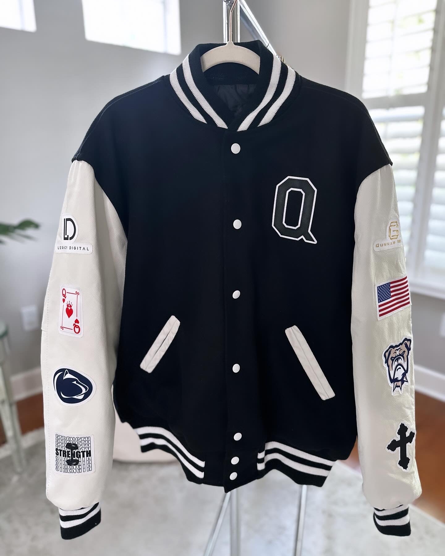 An application scenario or product detail of custom varsity jackets leather sleeves - Image 15