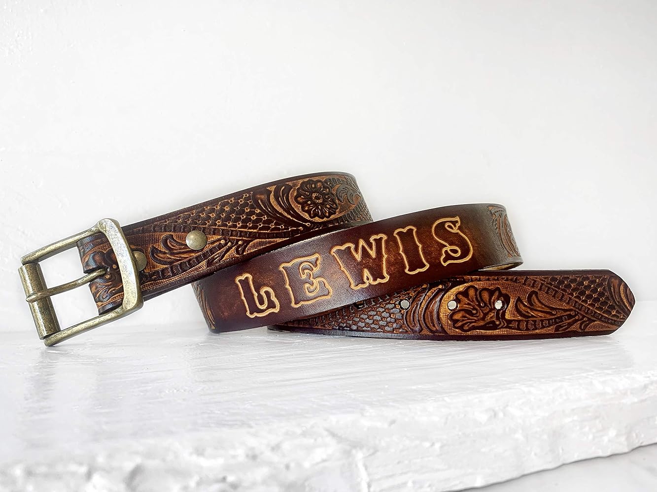 An application scenario or product detail of custom western leather belts - Image 8