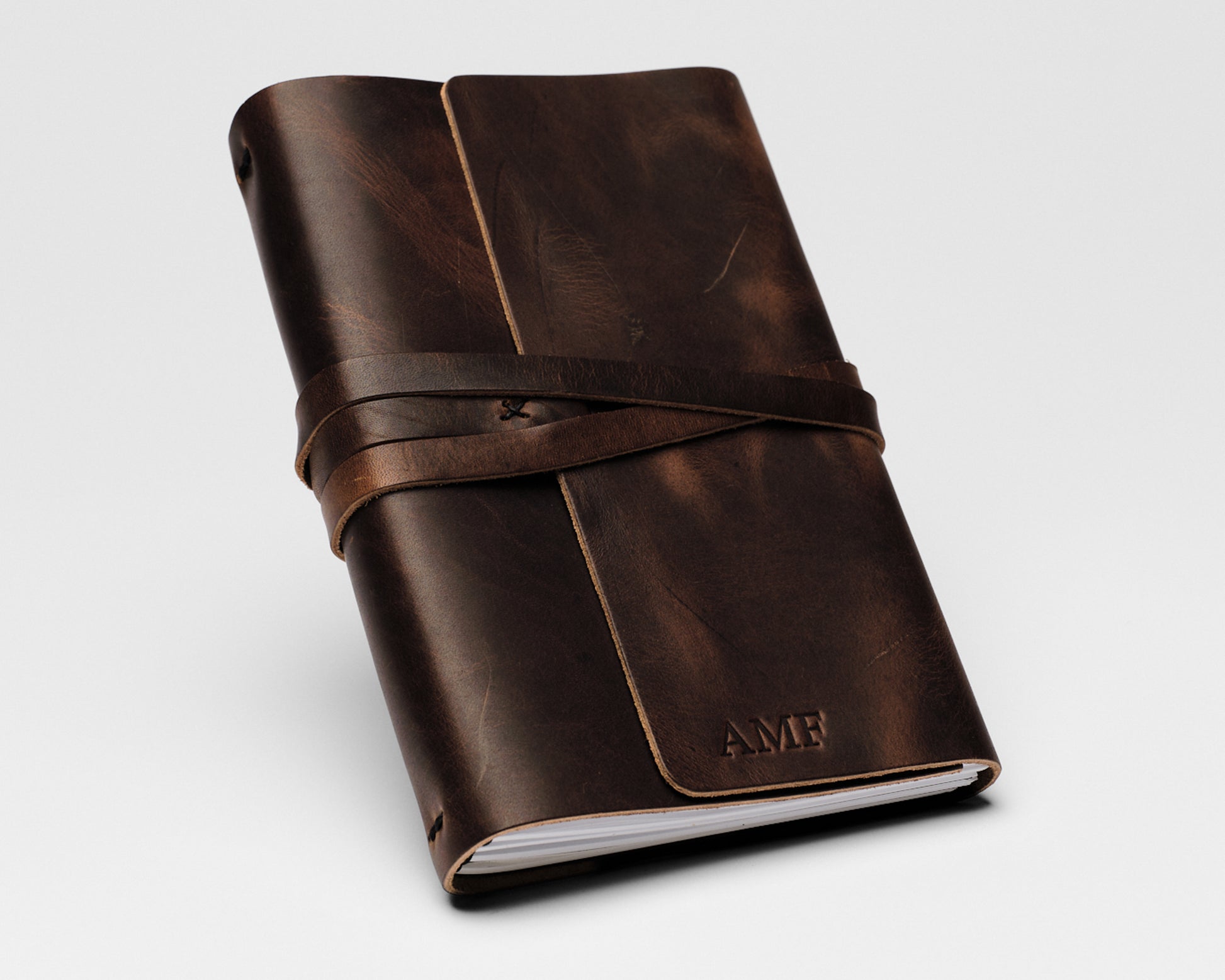 An application scenario or product detail of customized leather journal - Image 22