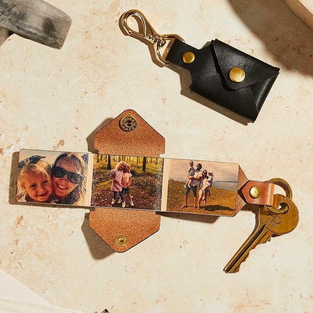 An application scenario or product detail of customized leather keychain - Image 17