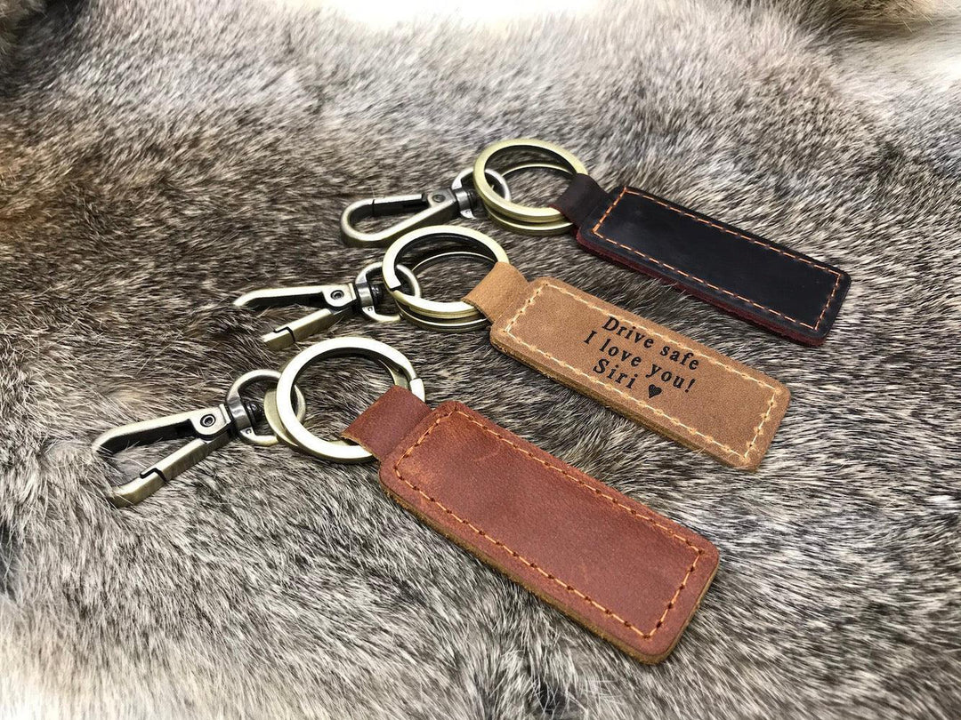 An application scenario or product detail of customized leather keychain - Image 18