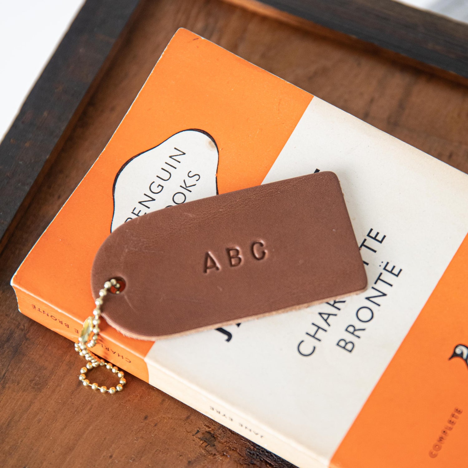 An application scenario or product detail of customized leather luggage tags - Image 6