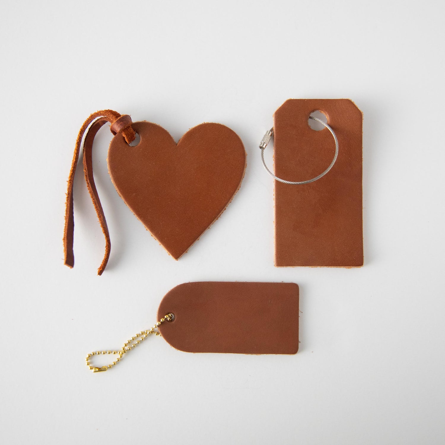 An application scenario or product detail of customized leather luggage tags - Image 9