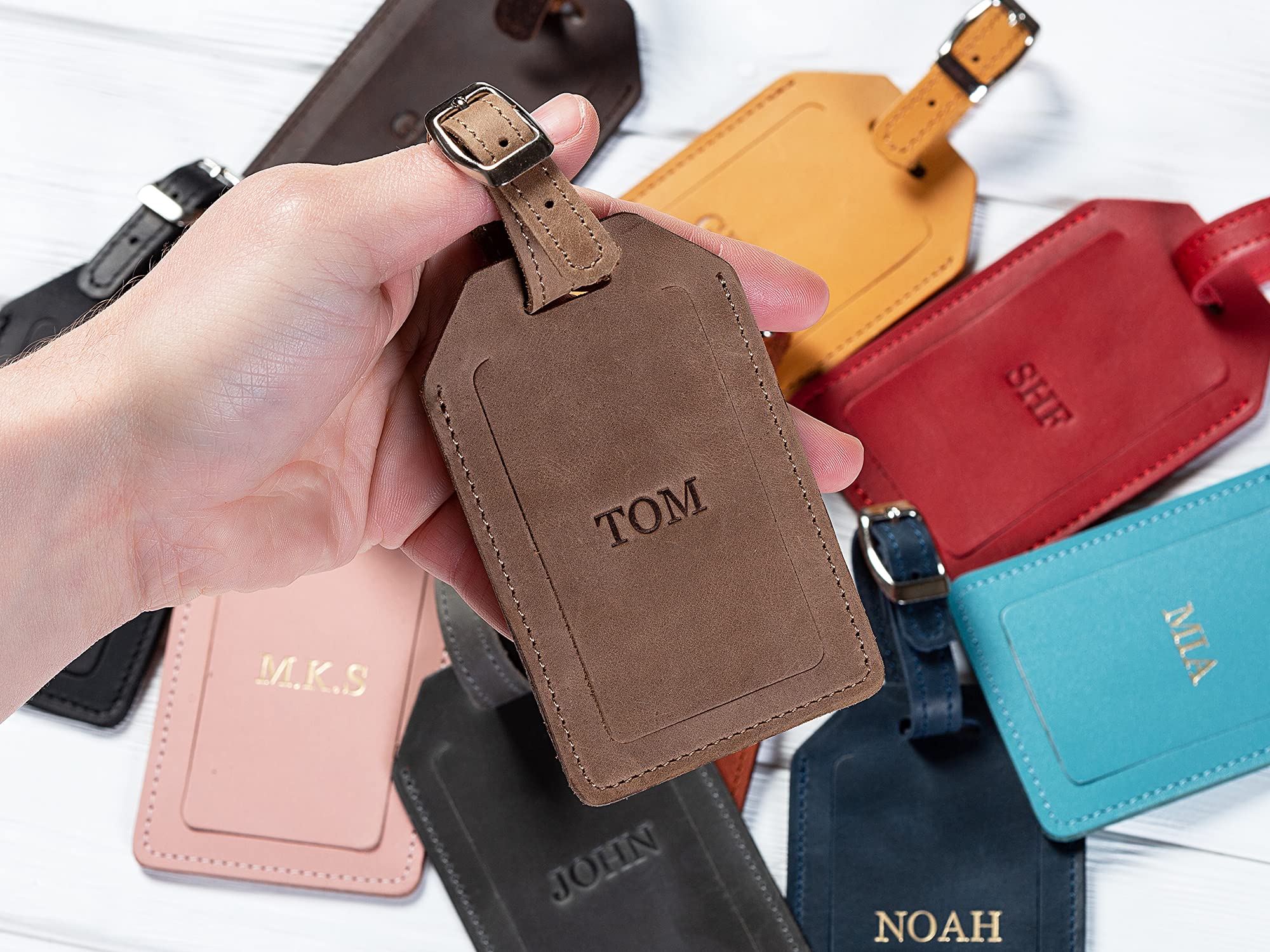An application scenario or product detail of customized leather luggage tags - Image 10