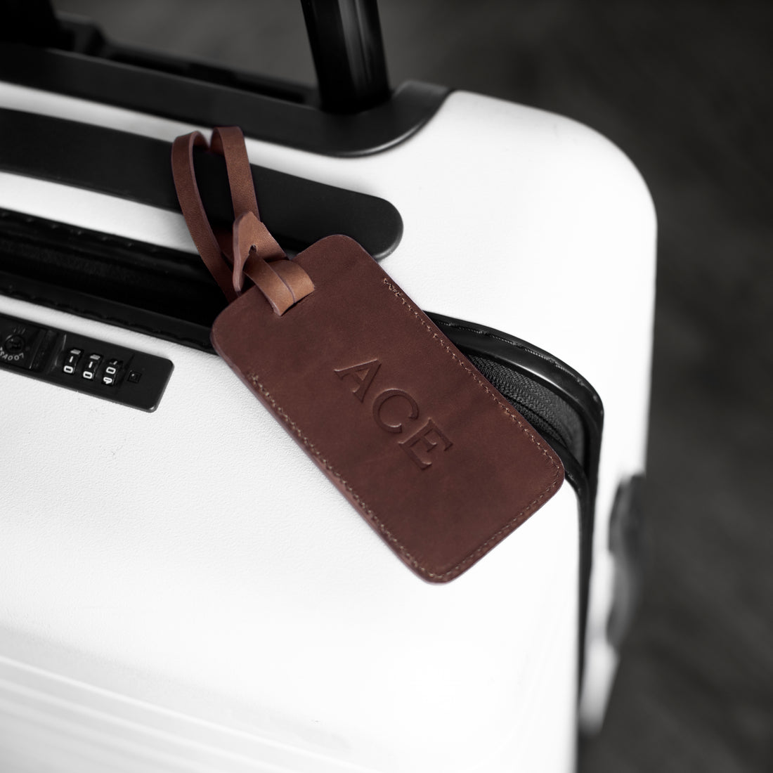 An application scenario or product detail of customized leather luggage tags - Image 23