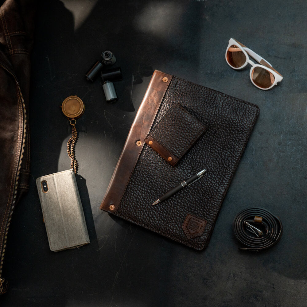 An application scenario or product detail of customized leather padfolio - Image 18