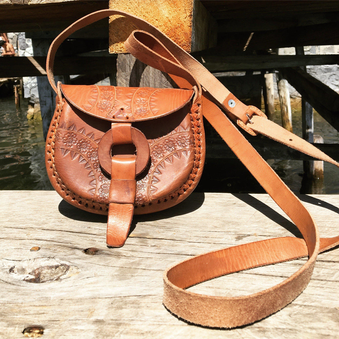 An application scenario or product detail of fair trade leather handbags - Image 15