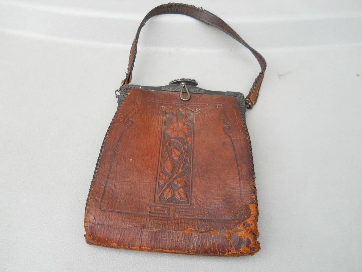 An application scenario or product detail of fair trade leather purse - Image 6