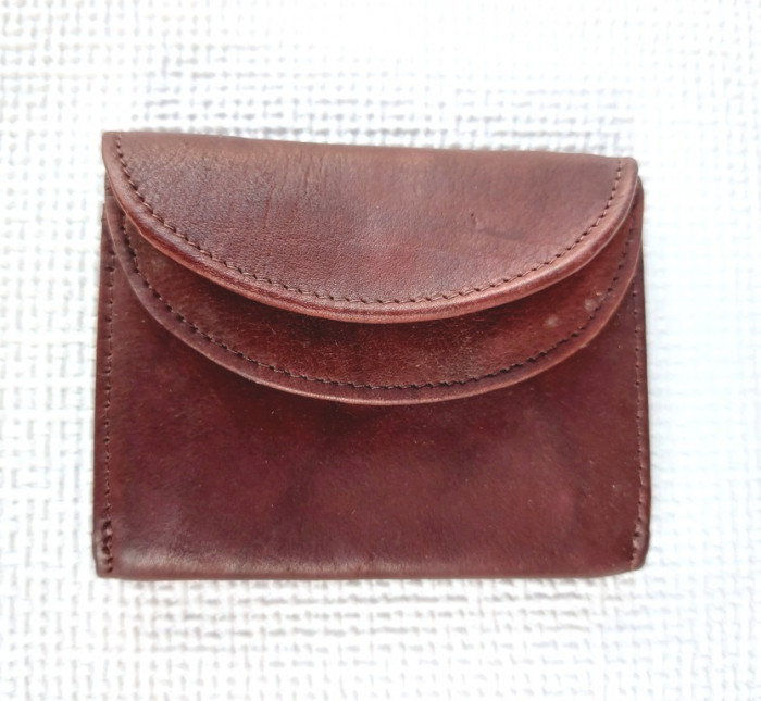 An application scenario or product detail of fair trade leather purse - Image 19