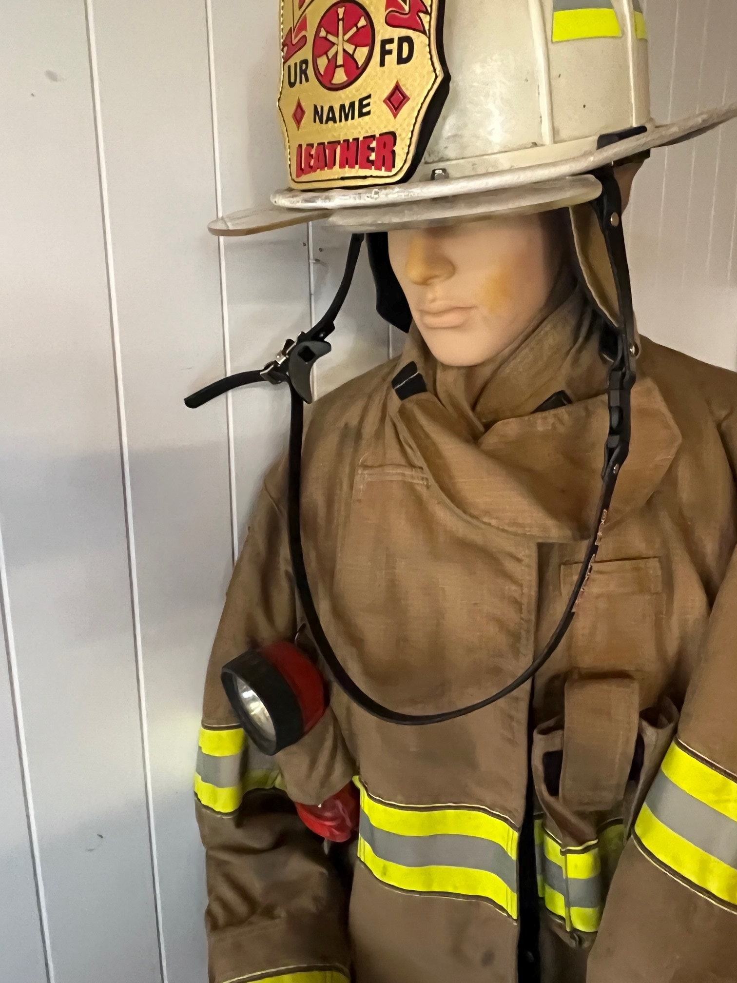 An application scenario or product detail of firefighter helmet leather chin strap - Image 4