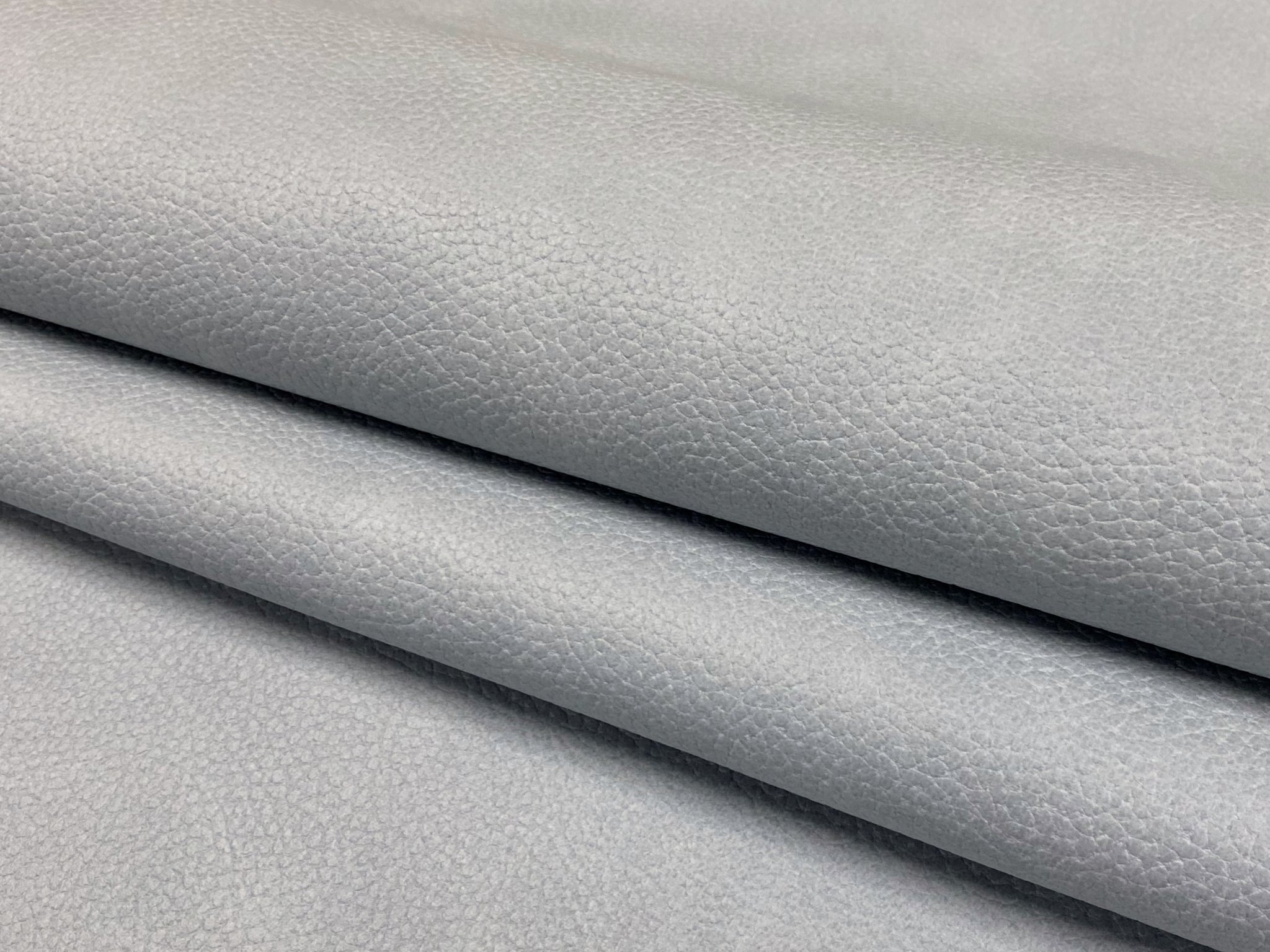 An application scenario or product detail of gray leather fabric - Image 18