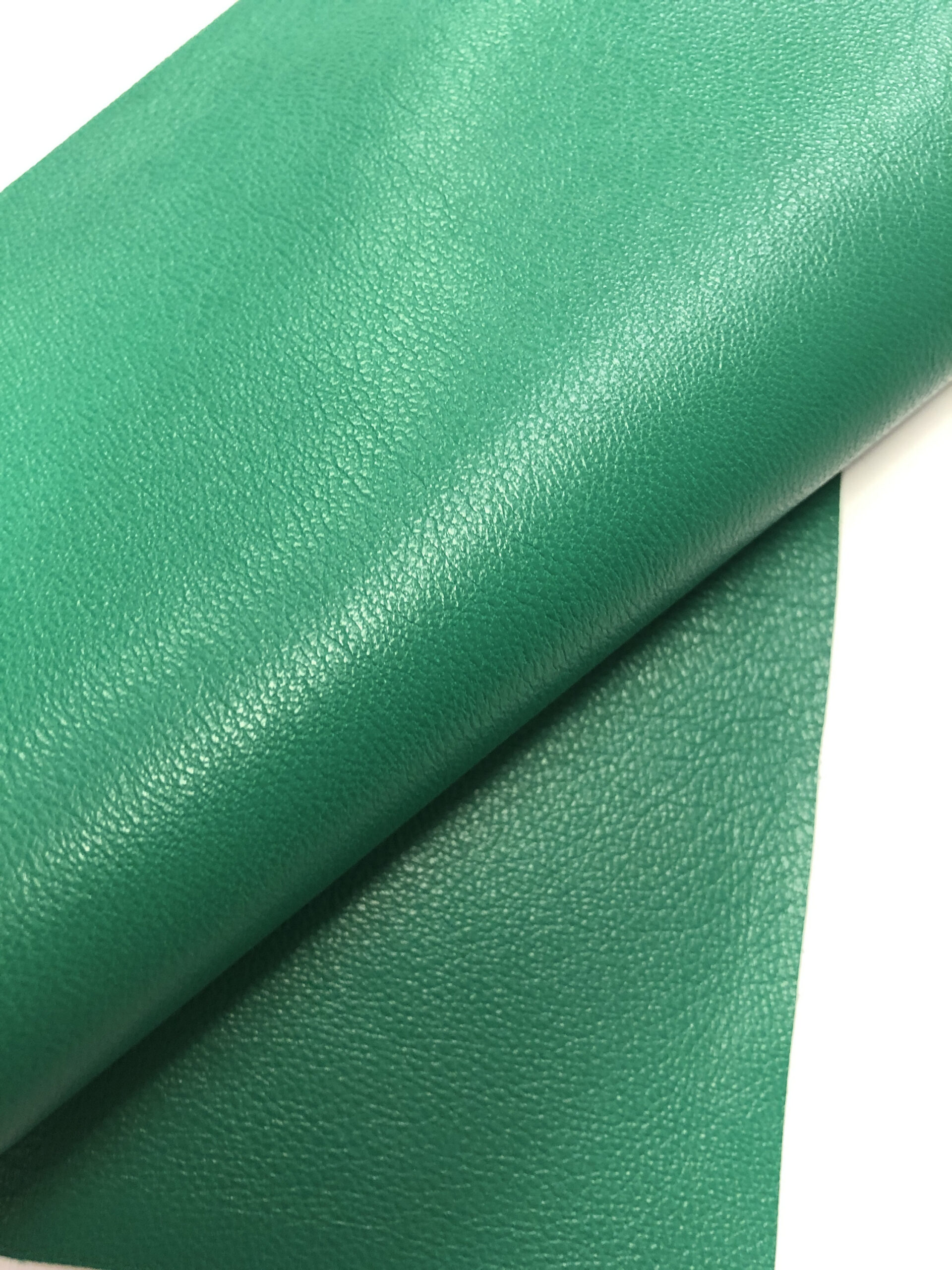 An application scenario or product detail of green leather fabric - Image 9