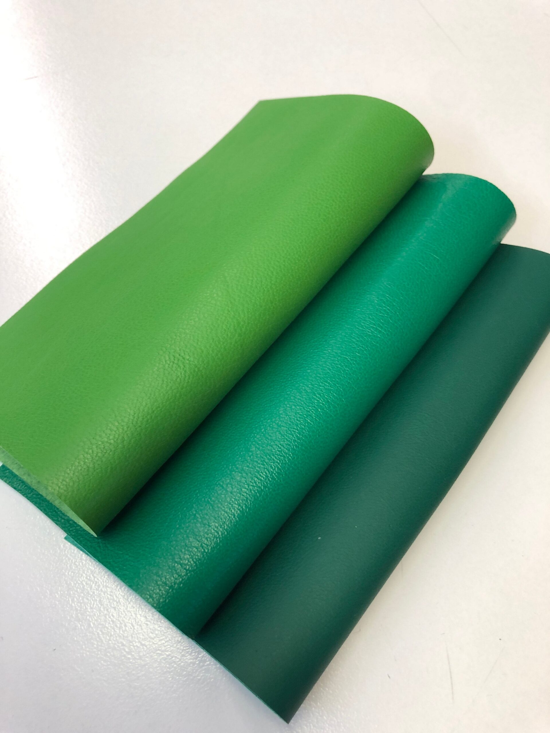An application scenario or product detail of green leather fabric - Image 18