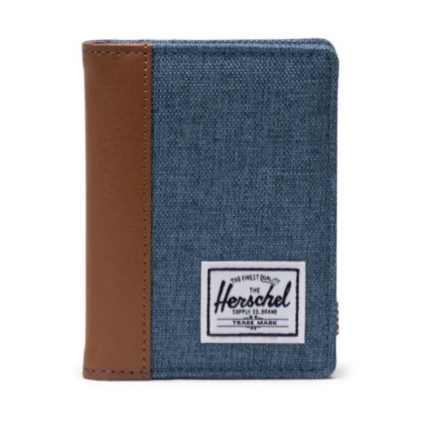 An application scenario or product detail of herschel supply leather wallet - Image 3