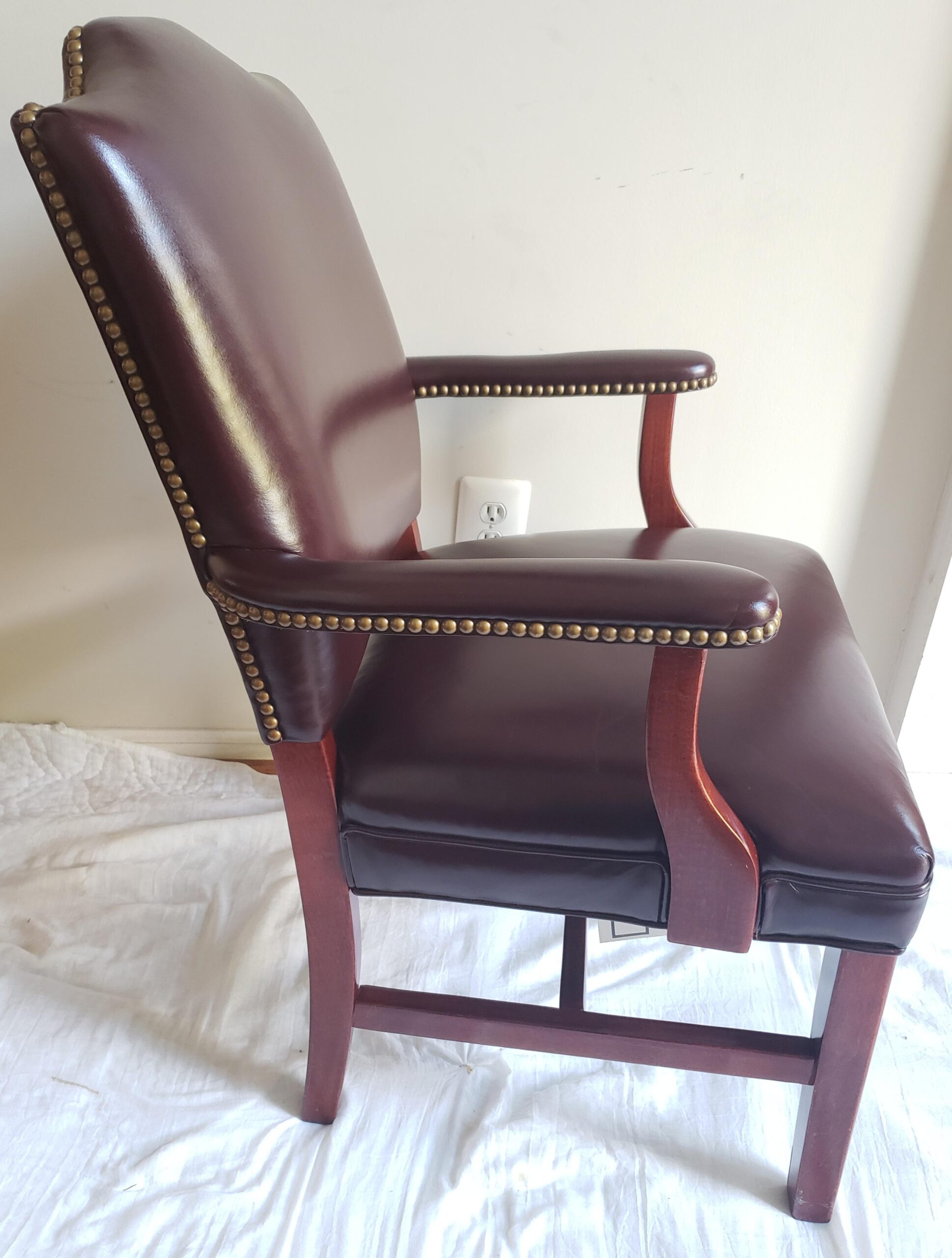 An application scenario or product detail of hickory leather company chair - Image 5